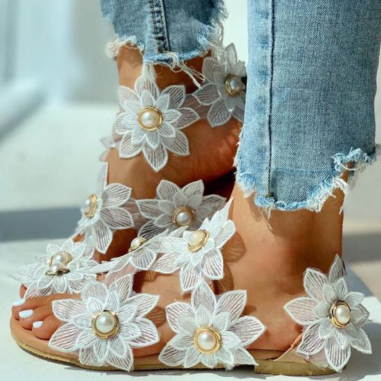 Женская модная обувь с кружевными цветами и инкрустацией искусственным жемчугом, летние сандалии на плоской подошве с клипсой и носком