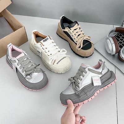 Модная новая модель обуви для женщин. Толстая подошва добавляет высоты. Вулканизированная повседневная обувь. Противоскользящая и износостойкая повседневная спортивная обувь.