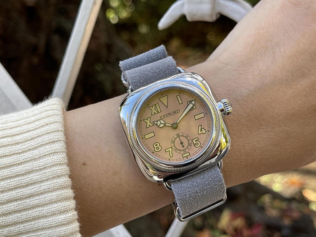 МРМВ. Военные часы, часы с калифорнийским циферблатом, розовые, ремешок НАТО из замши дымчато-розового цвета