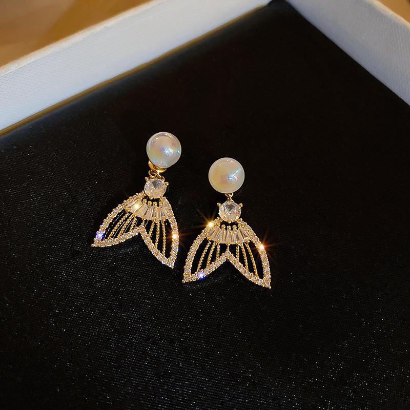 Pearl Moon Charm~Flower Bow Earrings Retro Light Luxury Earrings Fashionable Charm Earrings