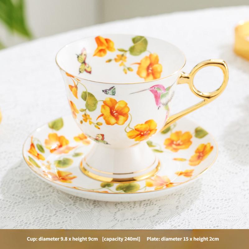 Кофейные чашки и тарелки из костяного фарфора, легкие роскошные черные чайные чашки и тарелки с позолоченной окантовкой на высоких ножках