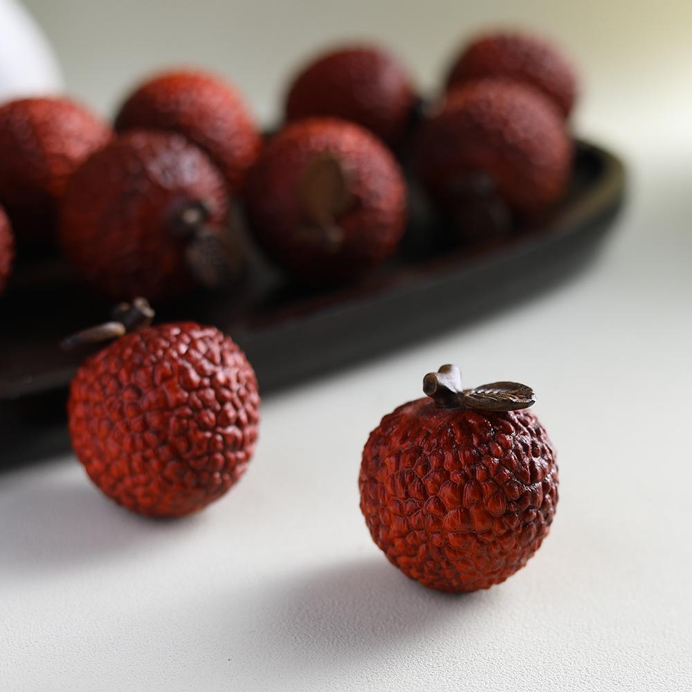 Фиолетовый сандал личи вэньвань ручная игрушка: Изделие из агарового дерева для офисного чайного столика.