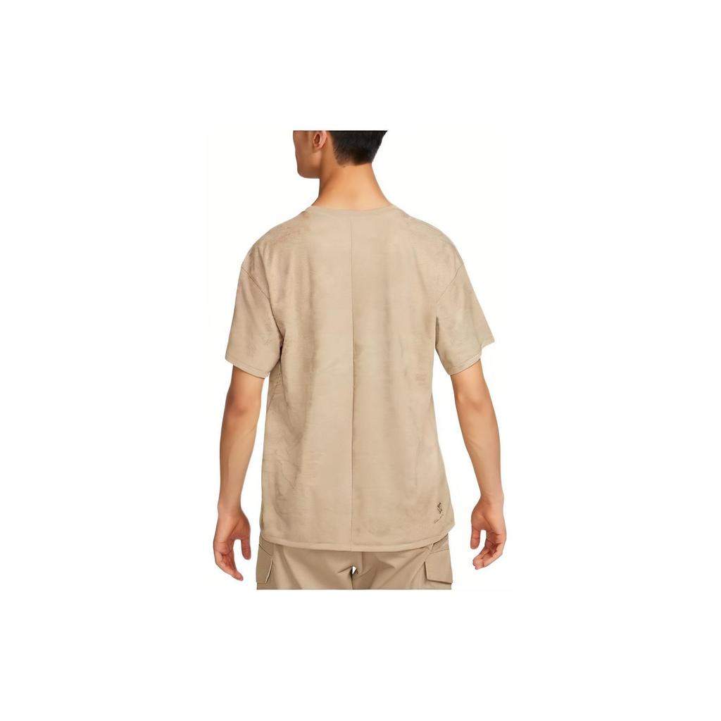 Nike Футболка с коротким рукавом и круглым вырезом, вышитым логотипом на рукаве, мужская, цвета хаки DQ4301-010