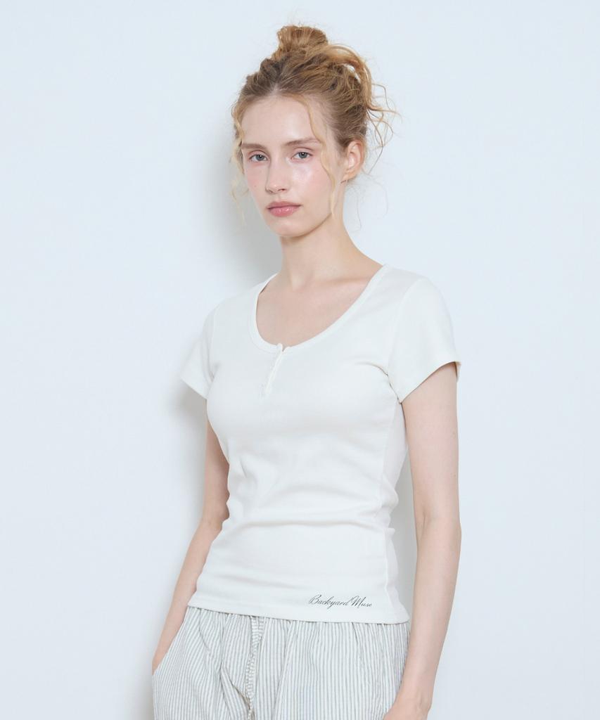 BAEGYADEUMYUJEU Футболка-henley с вырезом-стойкой Muse (белый)
