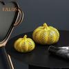 Статуэтка тыквы в желтый горошек Мини-скульптура из смолы в виде тыквы в горошек Фигурка тыквы в горошек Украшение для домашнего офиса, рабочего стола, орнамент