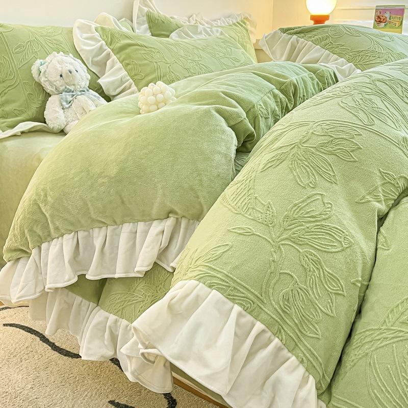 Утолщенный комплект из четырех предметов из молочного флиса, Утолщенное постельное белье из флиса, Зимний резной коралловый флис, Пододеяльник, Простыня, Юбка для кровати