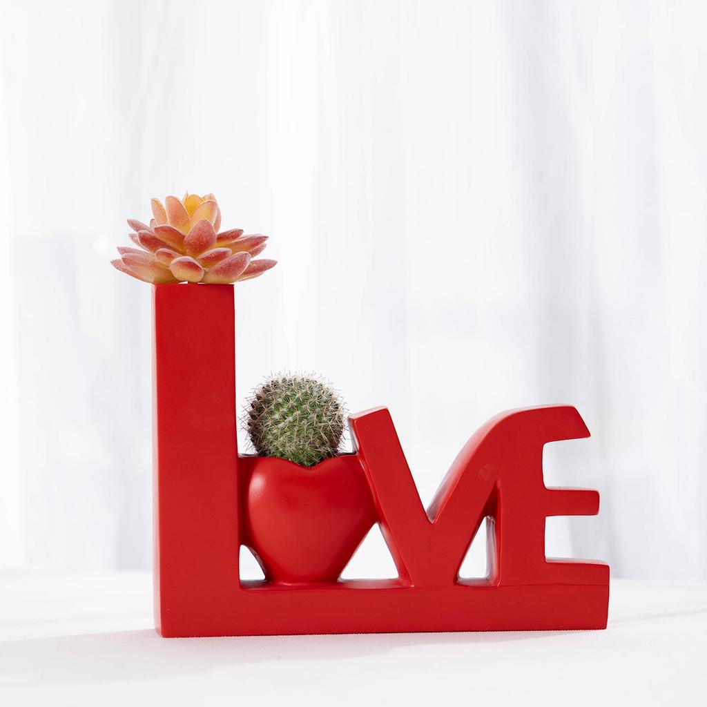 Handmade LOVE Shaped Resin Flower Vase: Festive Wedding Decoration