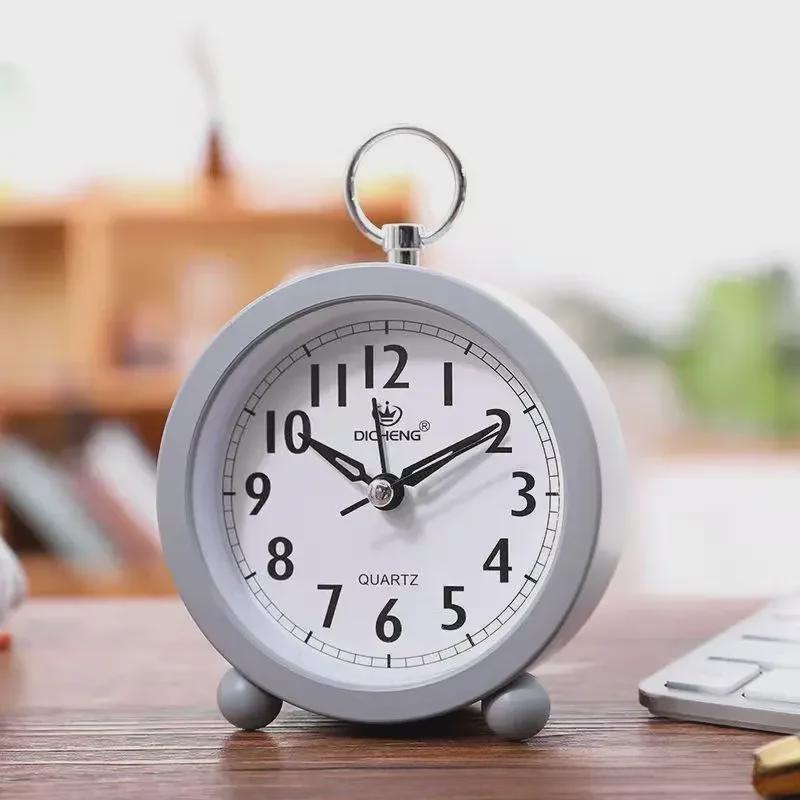 5-дюймовый бесшумный ретро-металлический будильник: Настольные часы в европейском стиле для гостиной или спальни