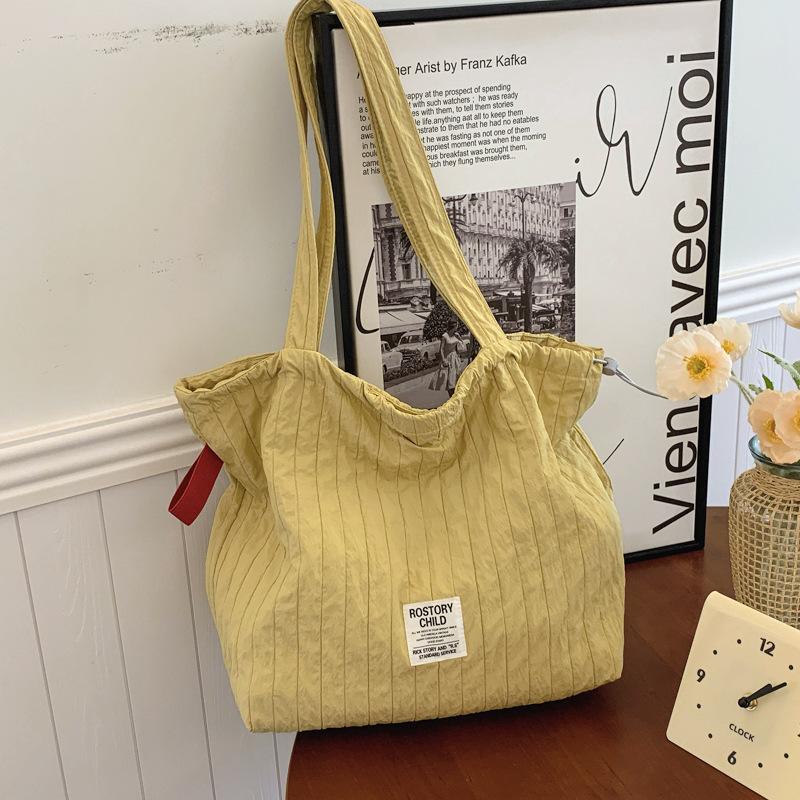 Simple solid color striped pleated nylon bag women's autumn and winter shoulder messenger bag large capacity canvas bag commuter bag