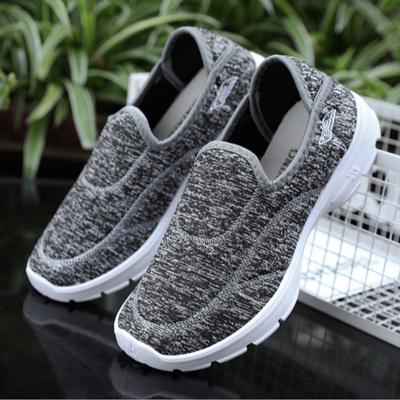 Унисекс парусиновые туфли на мягкой подошве в старом пекинском стиле, одна нога в маминых туфлях