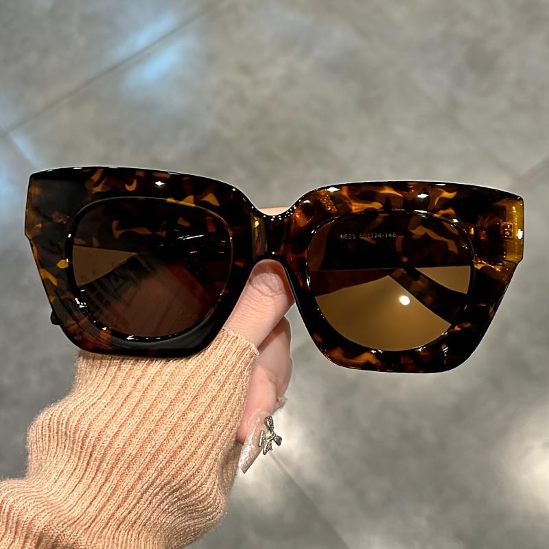 New Gradient Cat Eye Fashion Sunglasses for Women - Trendy Anti-Reflective Fashion Shades with Color Block Design,Beach & Party