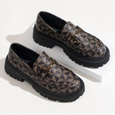 Женская обувь. Шикарная и элегантная женская летняя обувь из обычной кожи. Повседневная прозрачная прозрачная обувь с круглым носком.