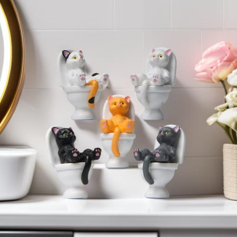 Новая милая фигурка кошки, сидящей на унитазе, мини-кукла котенка из смолы, настольное миниатюрное украшение, декор для дома и ванной комнаты, поделка