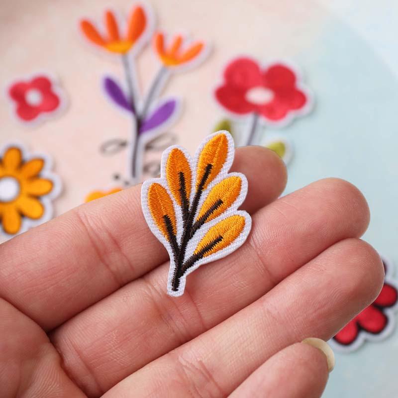 В соответствии с вышивкой Вышивка Ткань Наклейка Компьютерная вышивка Штамп Милый цветок Цветочная одежда Декоративная нашивка Наклейка Ткань