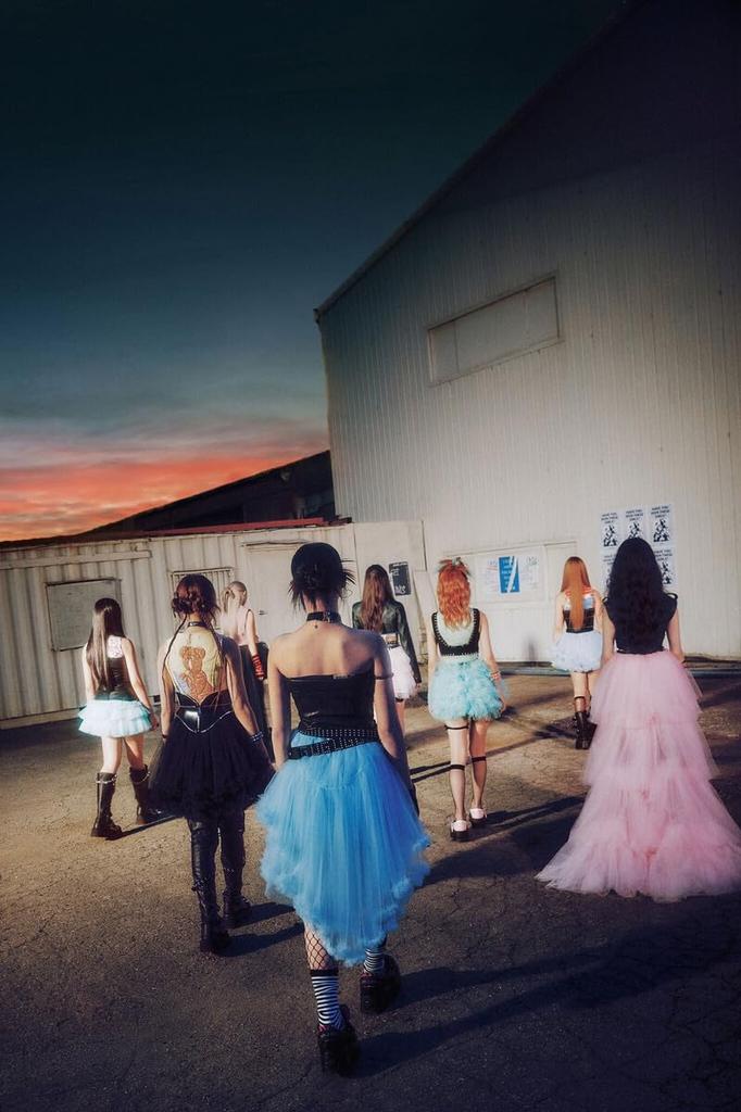 UNIS Curious 1st Single Album with Tracking Universe Ticket (Photobook NEW-Z Version)