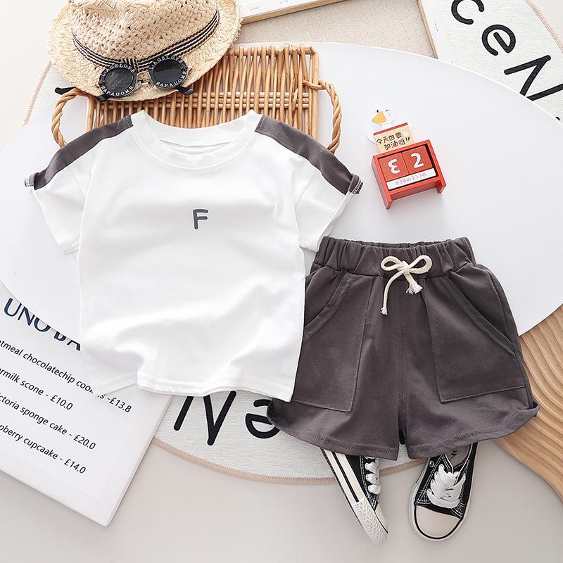 Новые летние комплекты одежды для маленьких мальчиков, модные хлопковые футболки с буквенным принтом + шорты для инструментов, комплект из 2 предметов, детская одежда для спортивного костюма для младенцев