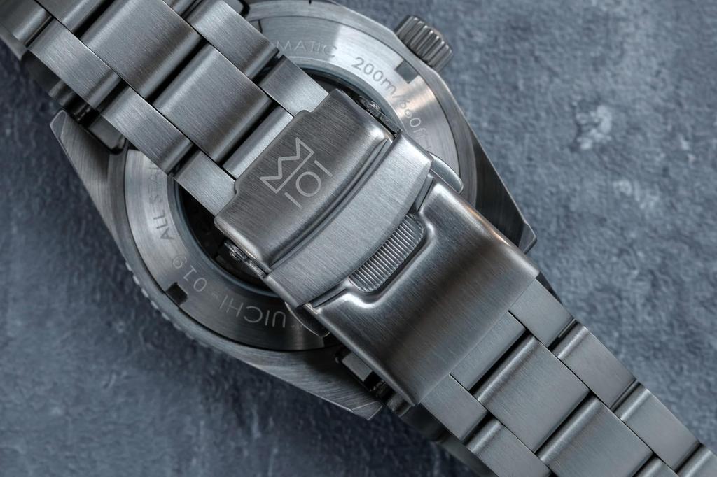 Hyakuichi 20 ATM Water Resistant Dive No Deep Dive Design with Orange Indices [HYAKUICHI 101] MODEL.19 Watch, Mechanical, Date,