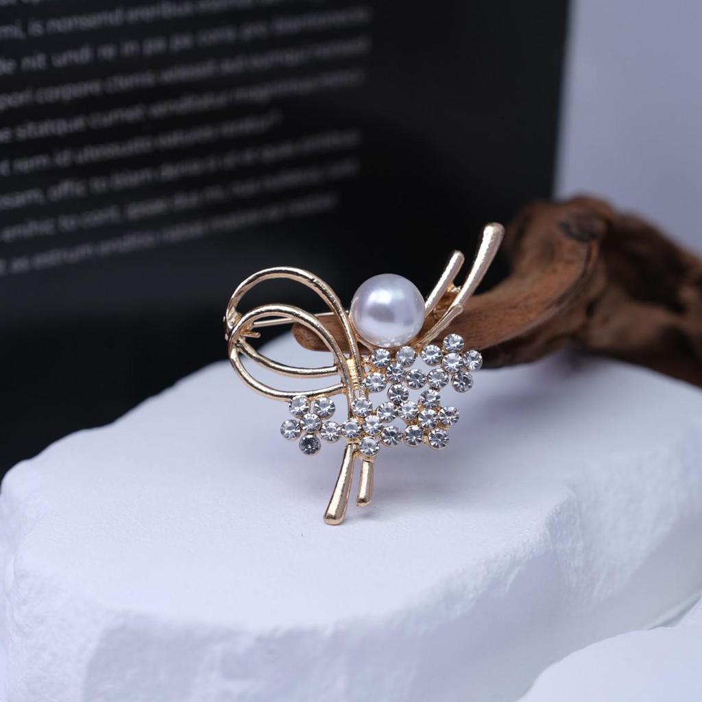 Korean Pearl Brooch: Elegant Corsage & Scarf Pin