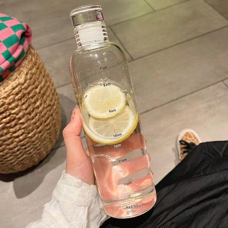 Компактная термостойкая пластиковая бутылка для воды — прочная и портативная для студентов и спортсменов