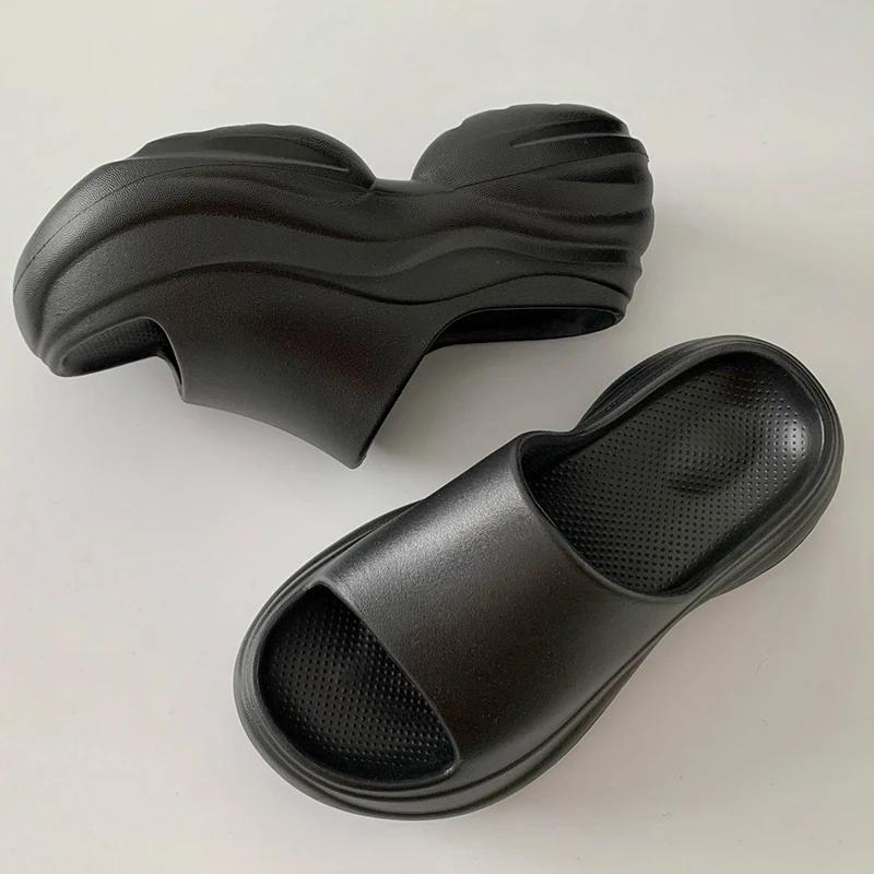 Женские модные шлепанцы на массивной платформе Лето 2025 Нескользящие сандалии на танкетке Женские уличные шлепанцы на толстой подошве из ЭВА для женщин