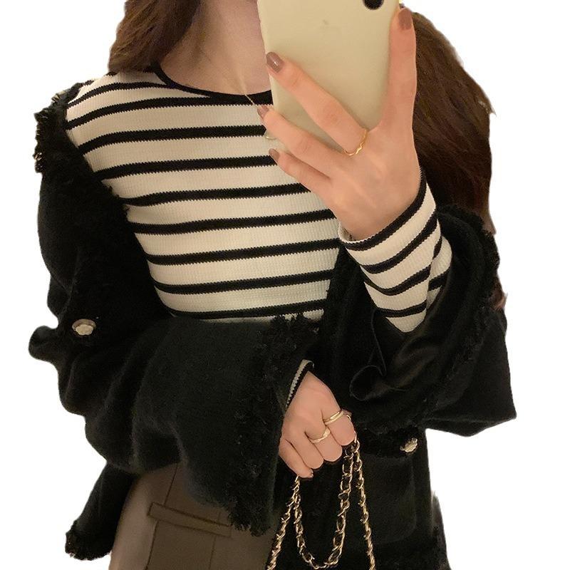 Pullover Round Neck Striped Off-shoulder Knitwear with Women's New Fashion Age-reducing Long-sleeved Slim Bottoming Top