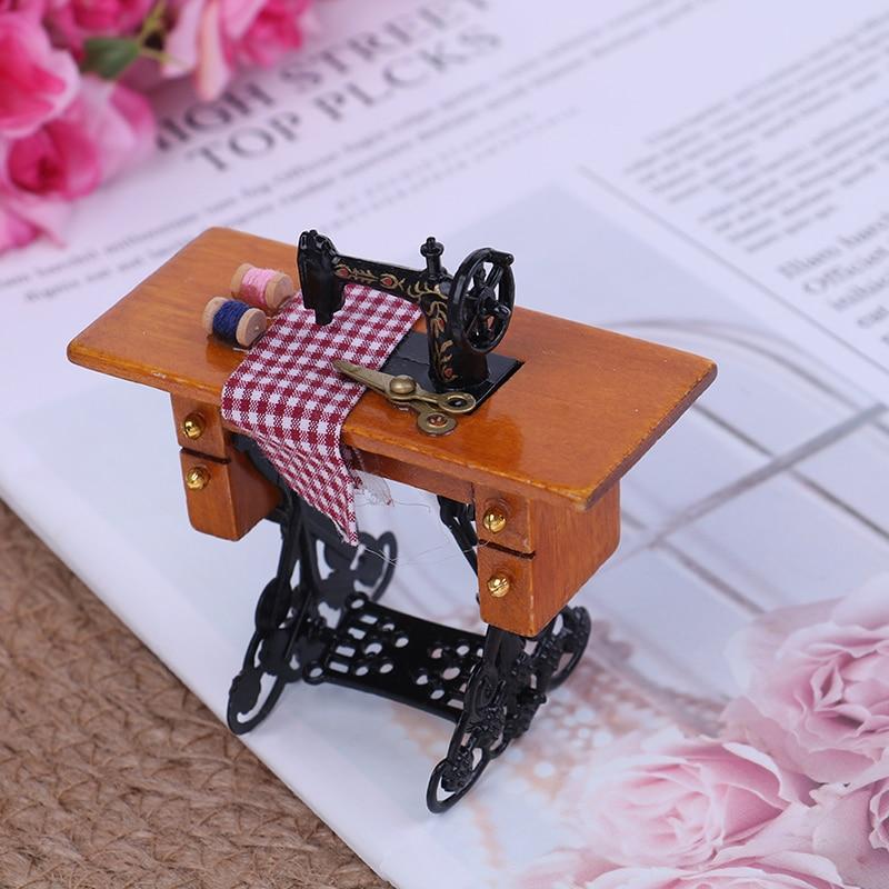 1/12 Mini Sewing Machine with Thread Wooden Dollhouse Miniature Furniture