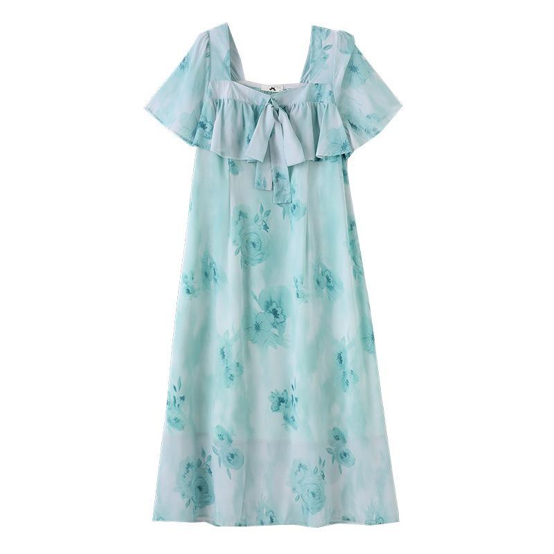 A Plus-size Women's Dress with Slimming Floral Patterns and A New Summer Chiffon A-line Skirt