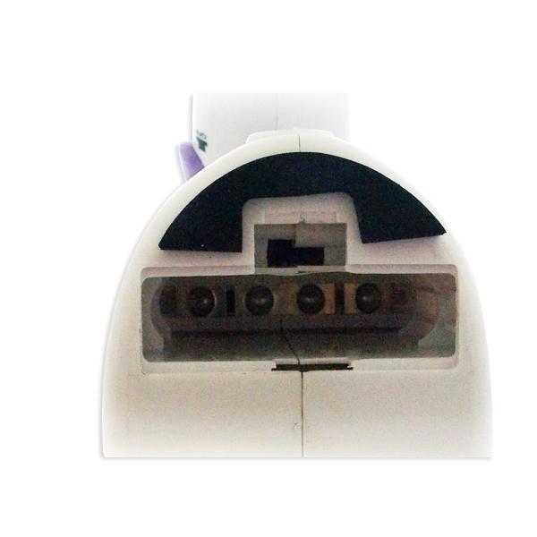 Маленькая дорожная швейная машинка