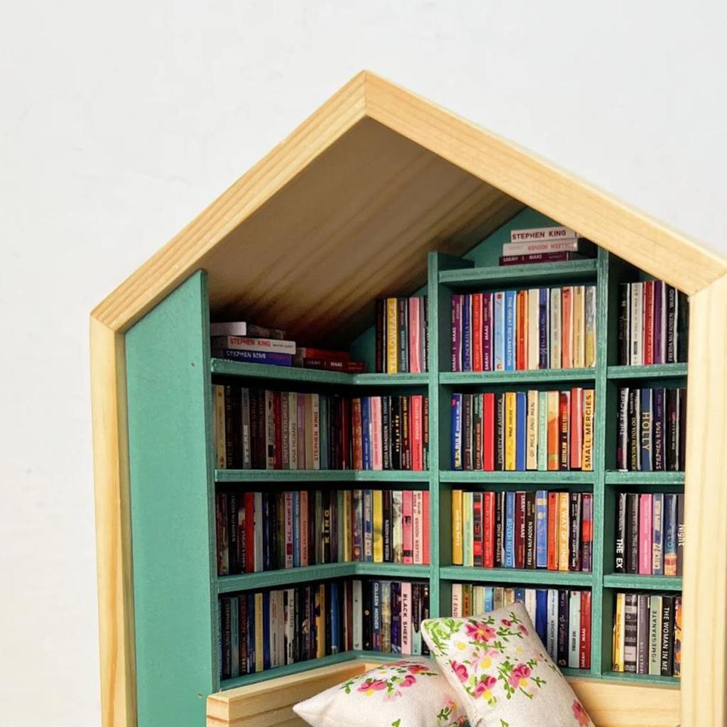 Тревожная книжная полка Деревянная миниатюрная полка-витрина Орнамент с 2 подушками 200 моделей книг для