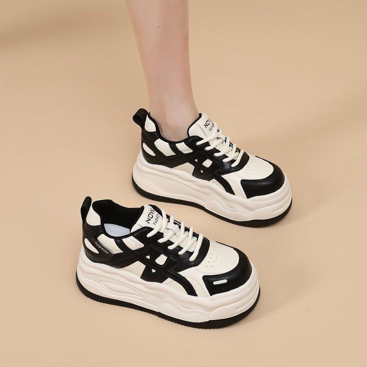 Кожаные белые туфли на толстой подошве женские с увеличением роста на 7 см 2025 осень-зима новая повседневная модная обувь на платформе мягкая подошва туфли-маффины