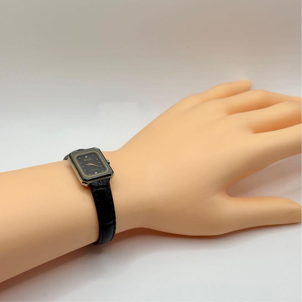 Б/у женские часы RADO Diastar 153.1016.3QZ с черным циферблатом