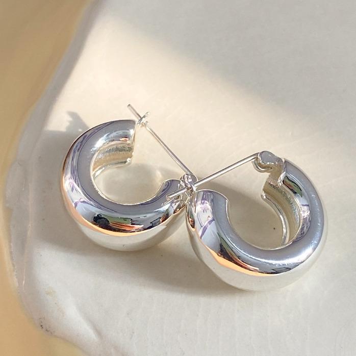 Korean Blogger Style Metal C Hoop Earrings for Women - Minimalistic and Elegant Design