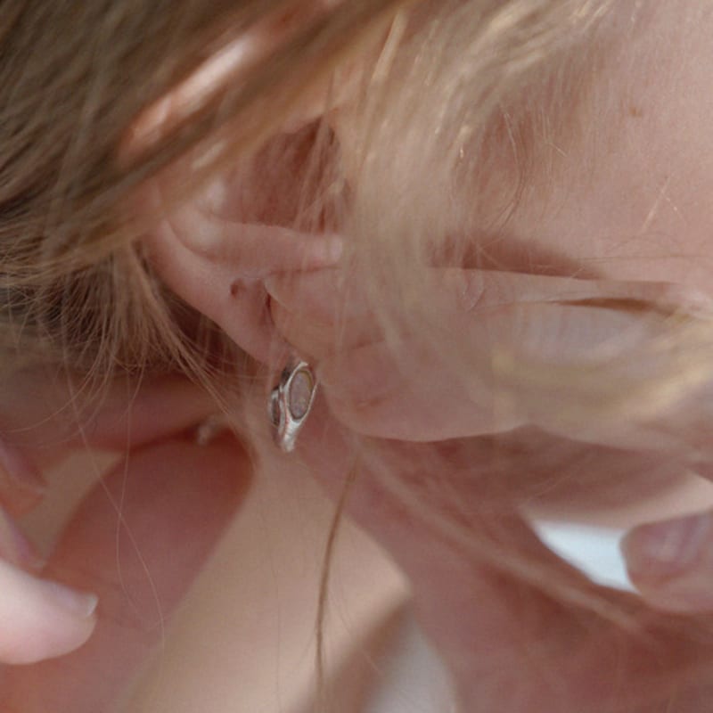 REINDEER GENTLE STONE EARRING 01