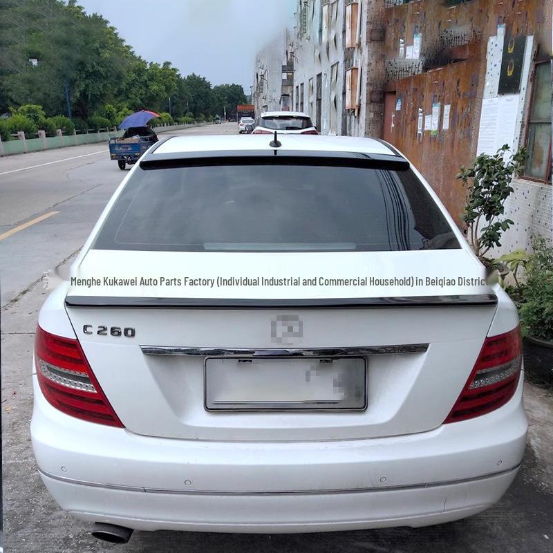 Неинвазивная установка спойлера на крышу для седана Mercedes-Benz C-Class W204 (2007-2013 гг.)