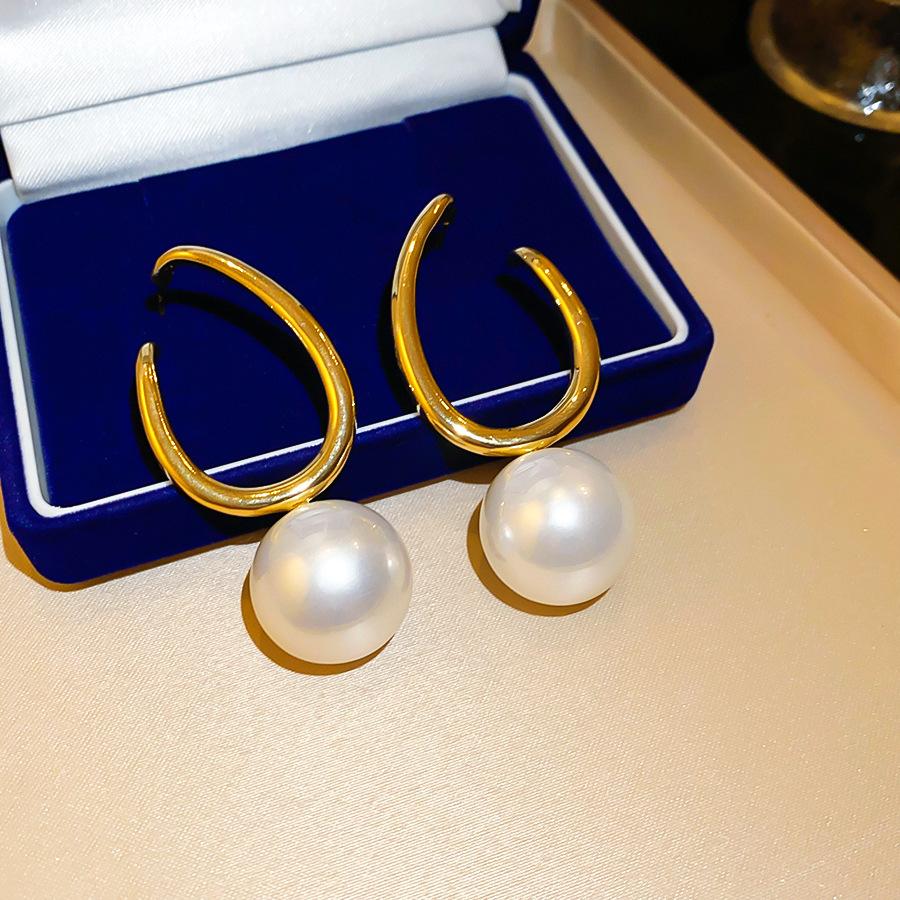 Silver Needle Retro Pearl Water Drop Hollow Geometric Stud Earrings Simple Versatile Commuter Niche Premium Women Earrings