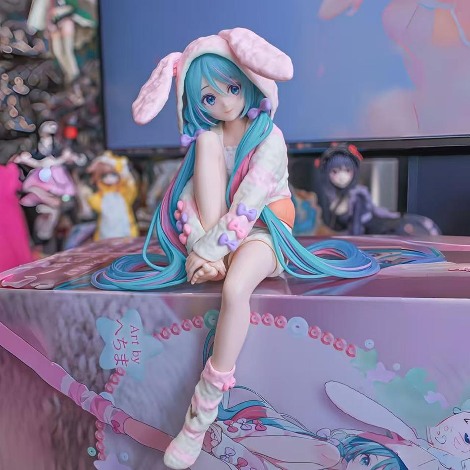 15 см Аниме ХАТСUNE MIKU Фигурка Стопор для лапши Фигурка Пижама с заячьими ушками ПВХ Декорация Модель Игрушки Фигурка Действия Коллекция Подарки