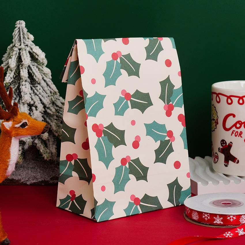 5Pcs Christmas Gift White Kraft Paper Gift Bags Christmas Tree Snowman Elk Festive Atmosphere Cookie Candy Packaging Bags