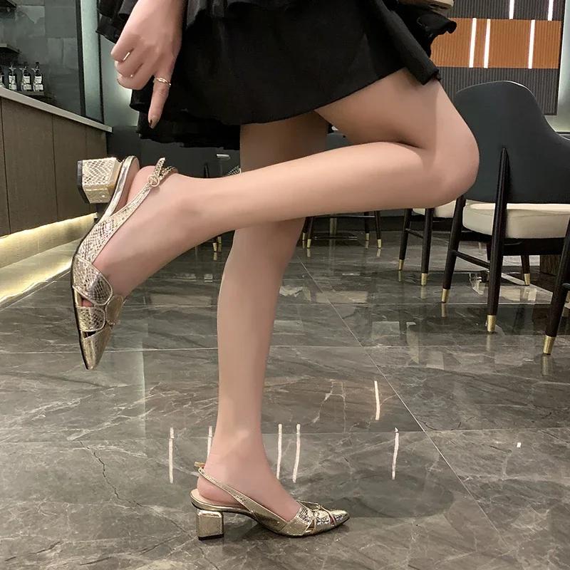 Мода 2024 года, летняя мода, женские туфли на высоком каблуке, пуанты, золотистые босоножки на толстом каблуке с одной педалью, женская свадебная обувь для невест
