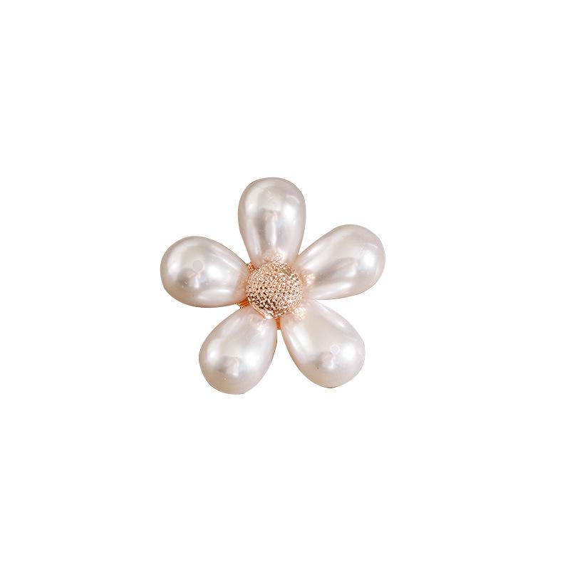 Luxury Pearl Petal Anti-Exposure Brooch
