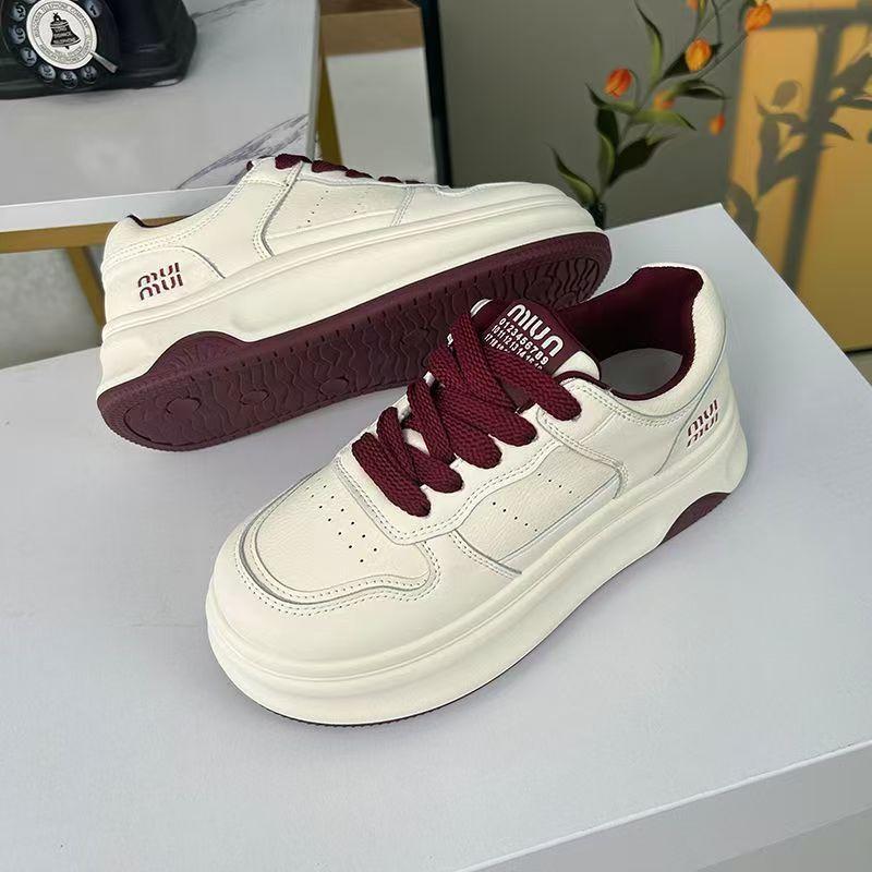 Маленькие белые туфли на толстой подошве женские одинарные туфли с подошвой-бубликом увеличиваются в высоту 2025 весна и осень новая универсальная мода студенческие спортивные и л