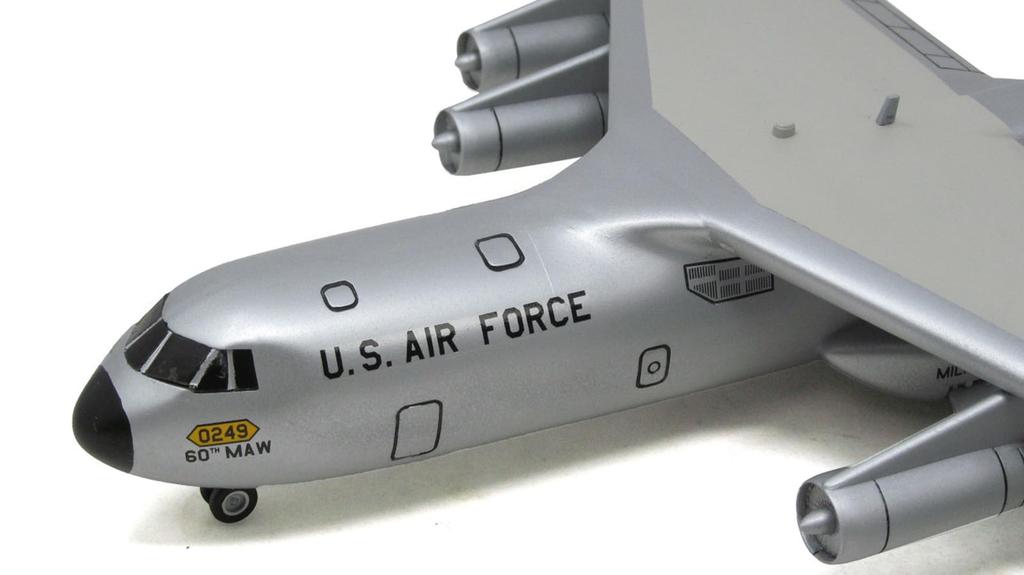 Atlantis Models 1/108 C-141 Starlifter Plastic Model ATLAMCA376 (Airplane)
