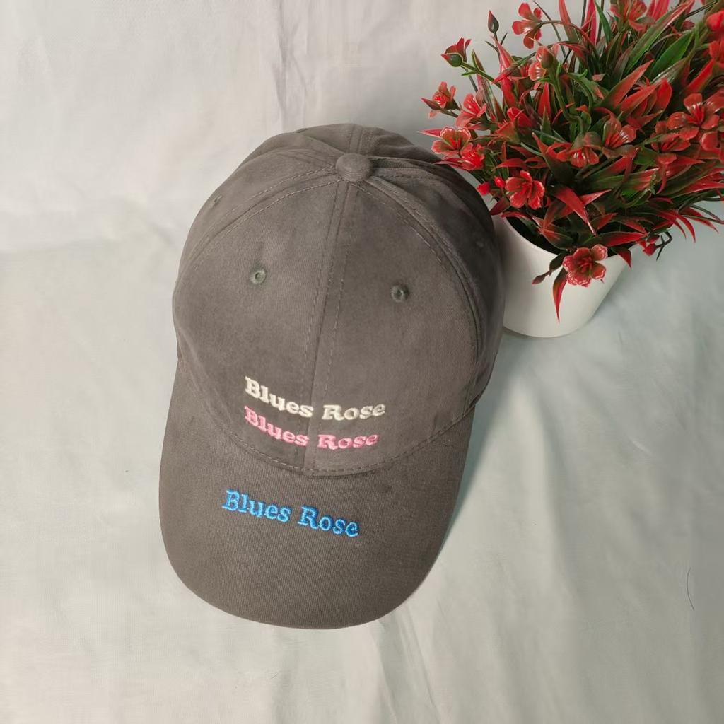 New baseball cap, letter cap, curved brim embroidery, fashionable men's and women's sports cap, sunshade and sun protection, showing a small face