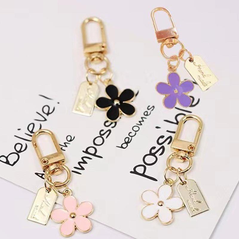 1Pcs Korean Hot-Selling Ins Metal Style Daisy Keychain Niche Usb Headphone Pendant Bag Protective Cover Pendant