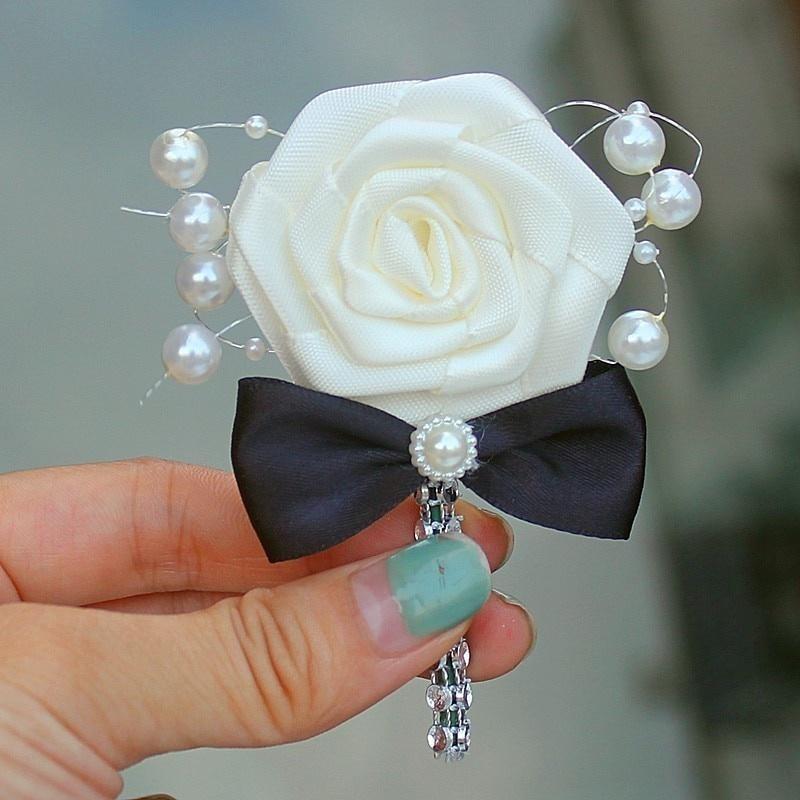 1Pc The Stylish Flower Shaped Brooch Is Studded with Pearls