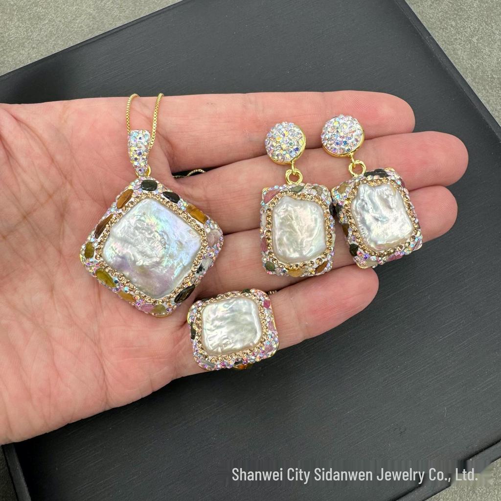 Европейский и американский набор бижутерии в стиле легкой роскоши барокко с чешскими бриллиантами и средневековым необработанным камнем - набор из трех предметов.