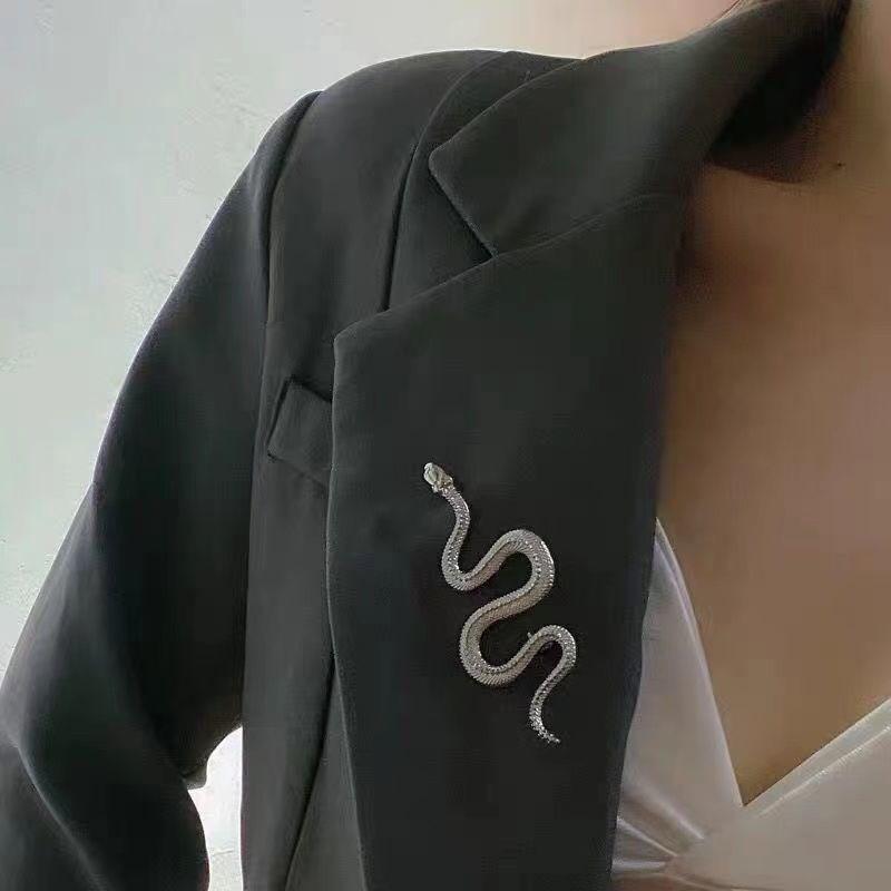 Snake Brooch Femininity Small Design Style Personality Versatile Jacket Accessories Pin Clothing