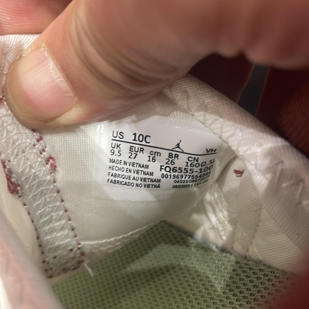 Детские повседневные кроссовки Air Jordan Белые Черные Светящиеся в темноте FQ6555-100