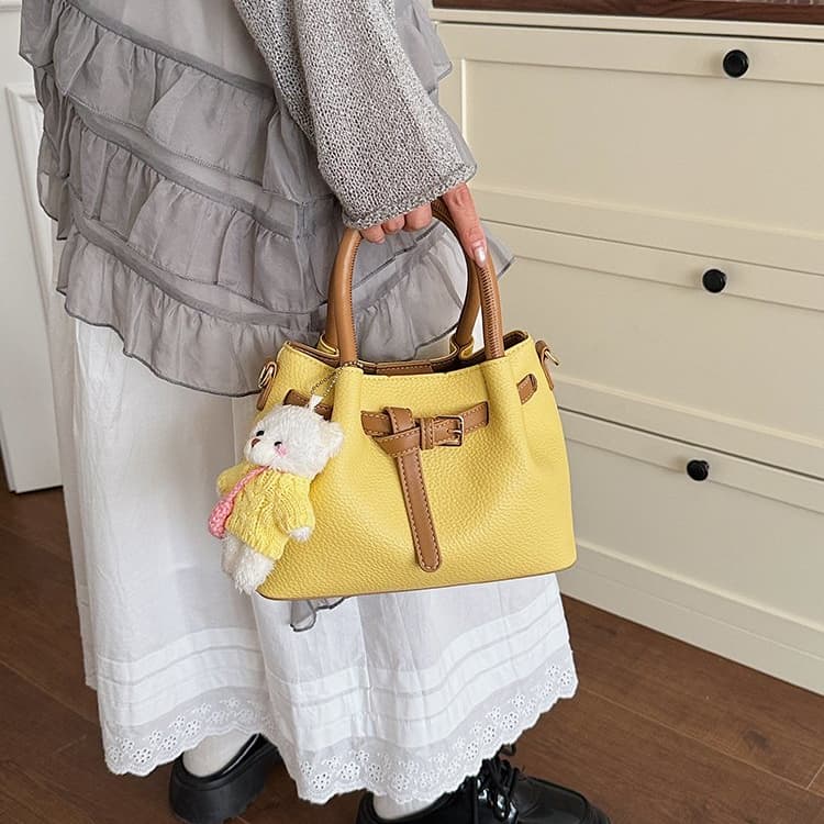 Color matching handbag with bear pendant messenger bag