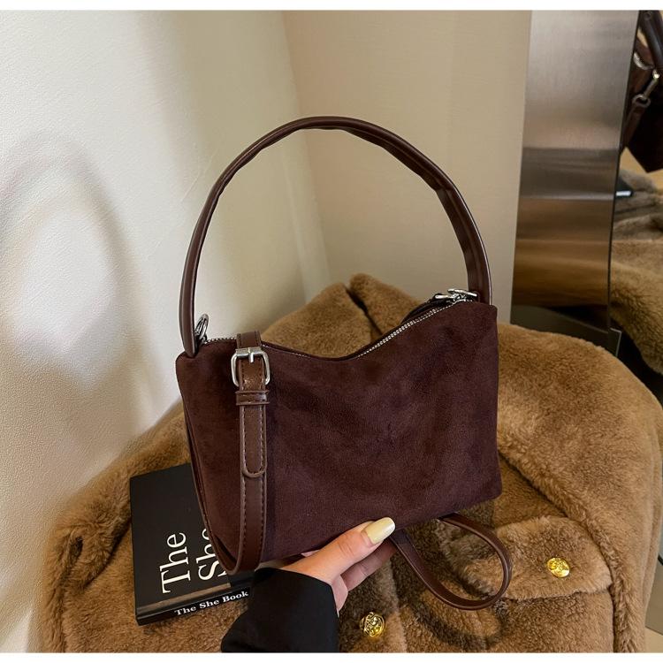 Премиальная текстура маленькая женская сумка осень 2024 новая модная нишевая матовая сумка через плечо маленькая квадратная сумка