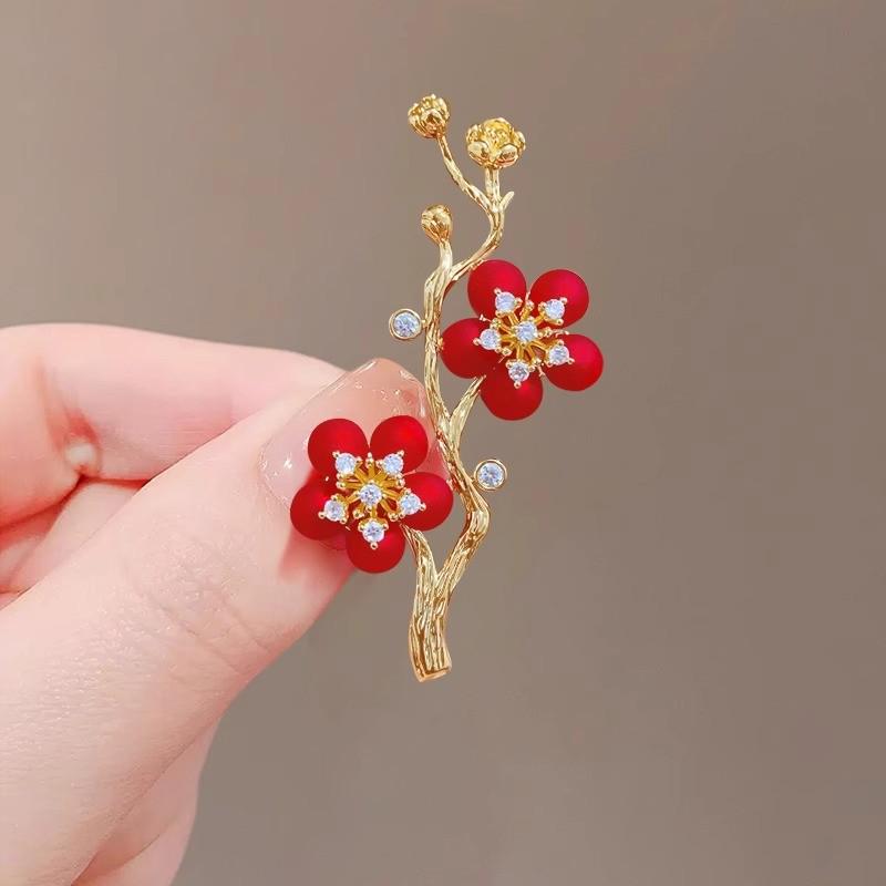 Изысканная брошь на лацкан в виде цветка красной сливы в стиле чеонгсам - элегантная брошь для женского костюма в китайском стиле